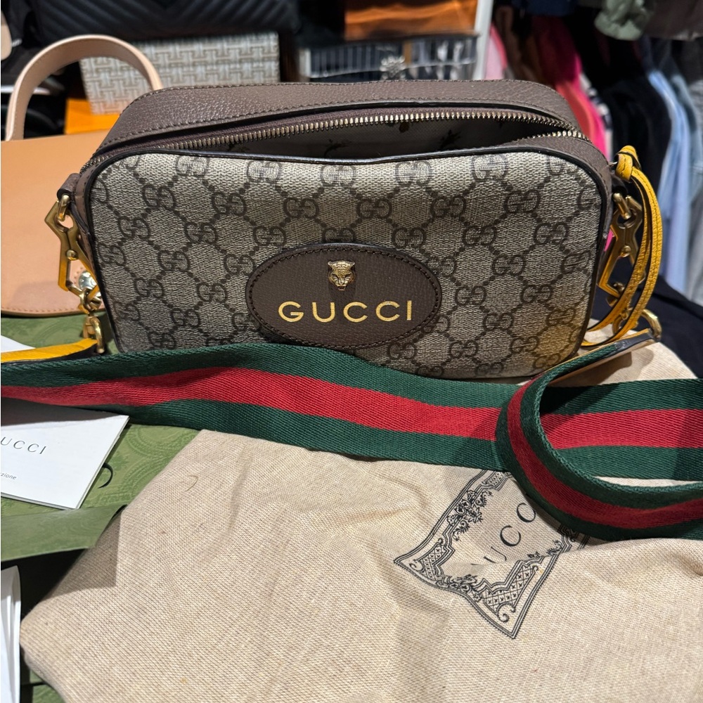 Gucci Brown GG Supreme Crossbody with Green-Red Web Strap - Picture 3 of 9